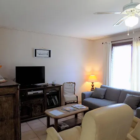 - Maison De Plain-pied Avec Jardin Clos - Quartier Residentiel * Royan