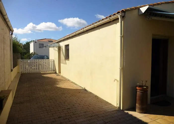 Villa - Maison De Plain-pied Avec Jardin Clos - Quartier Residentiel