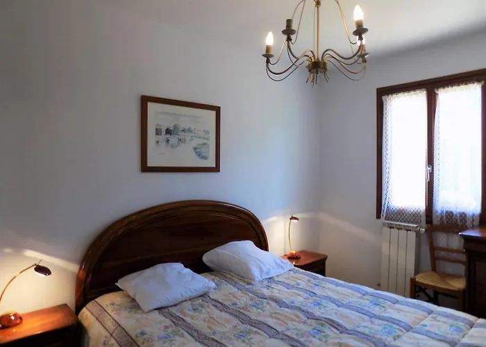 Villa - Maison De Plain-pied Avec Jardin Clos - Quartier Residentiel *