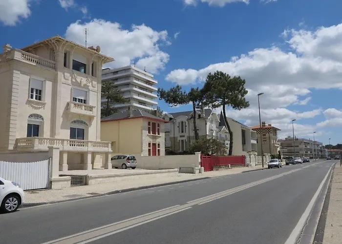 - Maison De Plain-pied Avec Jardin Clos - Quartier Residentiel