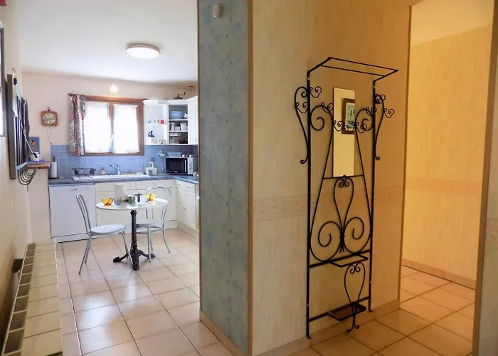 Villa - Maison De Plain-pied Avec Jardin Clos - Quartier Residentiel