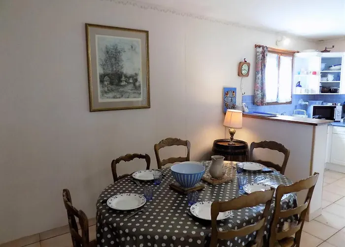 Villa - Maison De Plain-pied Avec Jardin Clos - Quartier Residentiel