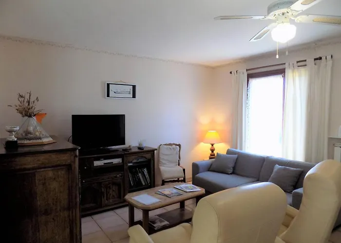 - Maison De Plain-pied Avec Jardin Clos - Quartier Residentiel * Royan